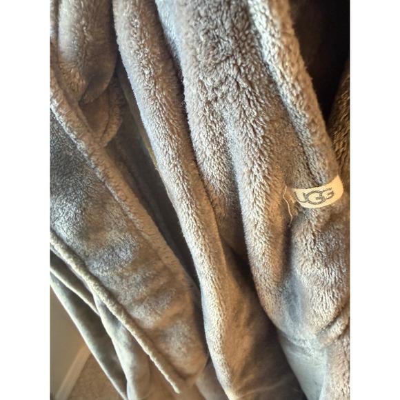 UGG Gray Plush Robe - Picture 5 of 7